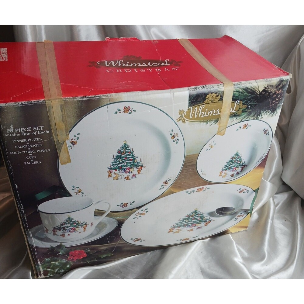 VINTAGE WHIMSICAL CHRISTMAS BY SALEM DINNER SET FOR 4 (MISSING 1 MUG) 19 PIECES